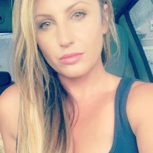 Meet your Posher, Adelia